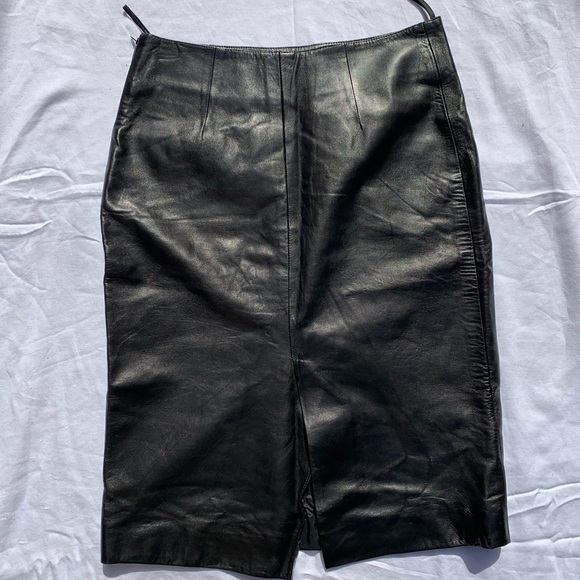 VINTAGE PRADA LEATHER SKIRT - Picture 3 of 5